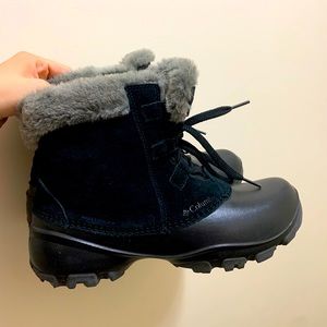 Black Columbia snow boots